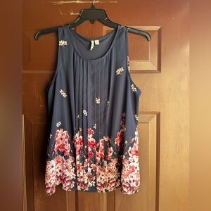Elle Sleeveless Top With Front Pleats And Flowers Size XL